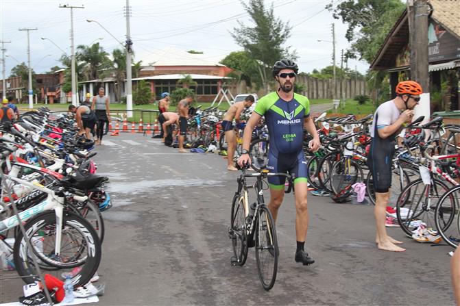 TRANSIÇÃO NATAÇÃO/CICLISMO TRANSIÇÃO NATAÇÃO/CICLISMO