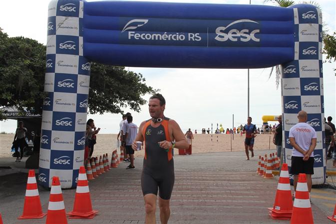 TRANSIÇÃO NATAÇÃO/CICLISMO TRANSIÇÃO NATAÇÃO/CICLISMO
