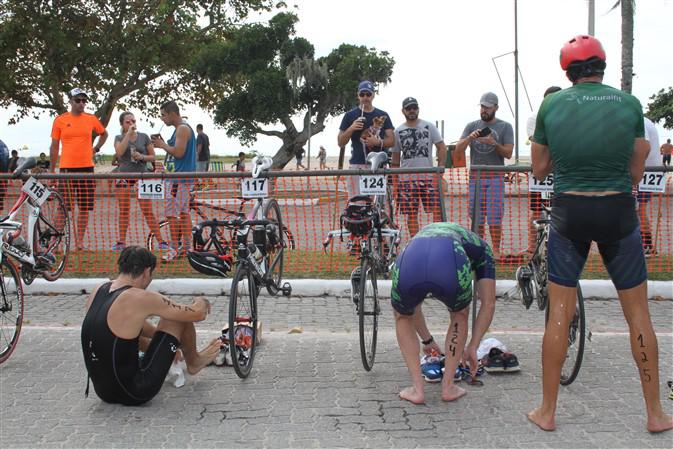 TRANSIÇÃO NATAÇÃO/CICLISMO TRANSIÇÃO NATAÇÃO/CICLISMO